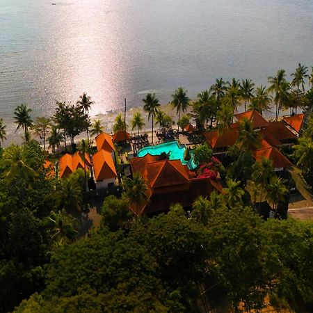 Nugraha Lovina Seaview Resort & Spa Exterior photo