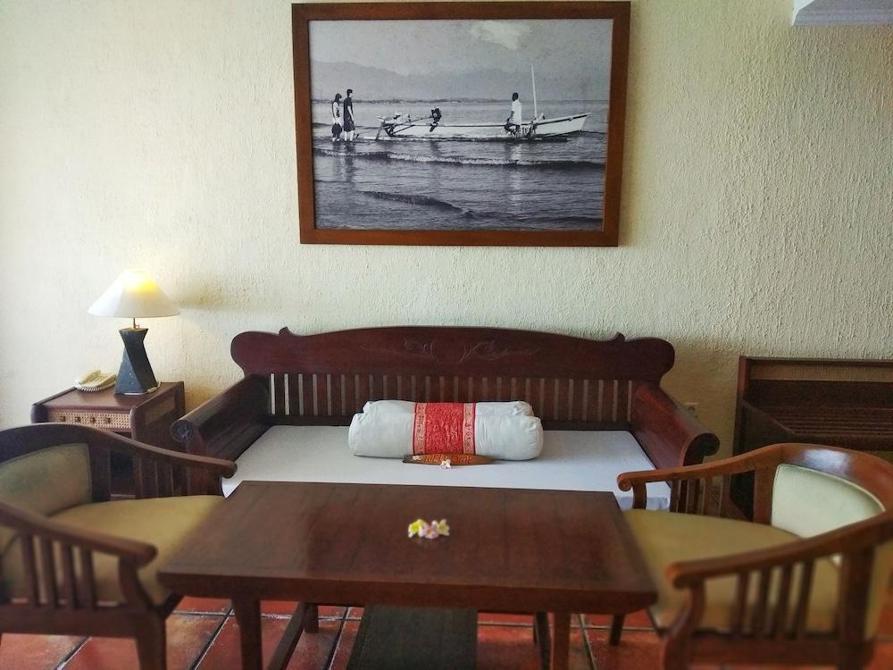 Nugraha Lovina Seaview Resort & Spa Exterior photo