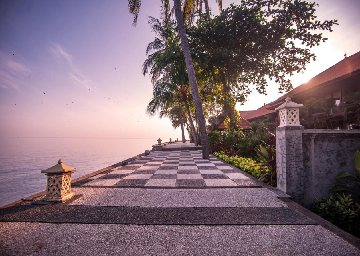 Nugraha Lovina Seaview Resort & Spa Exterior photo