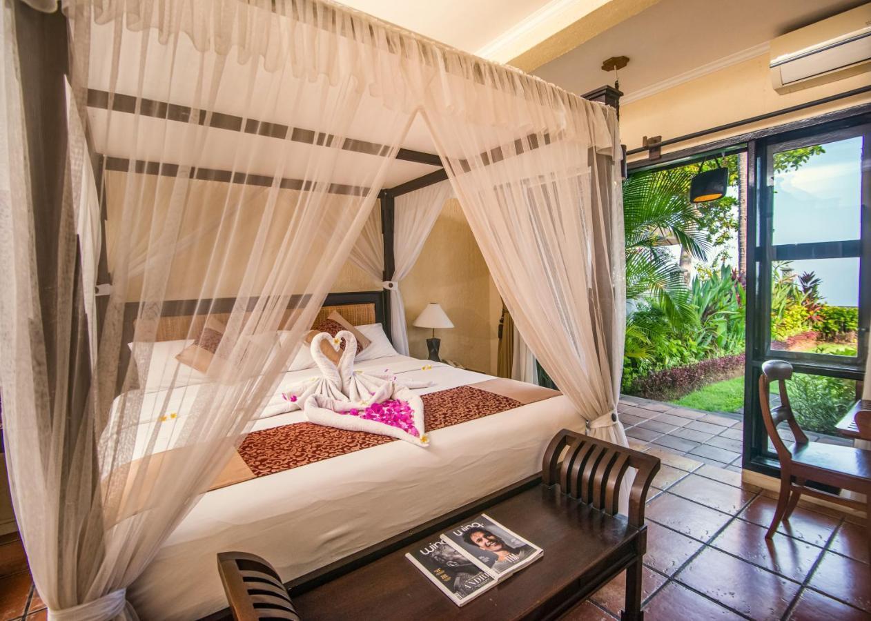 Nugraha Lovina Seaview Resort & Spa Exterior photo