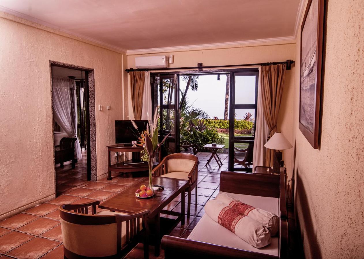 Nugraha Lovina Seaview Resort & Spa Exterior photo