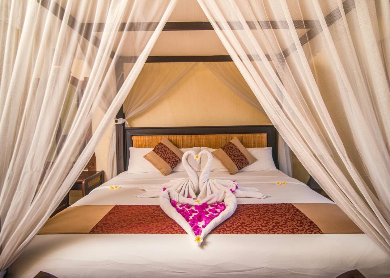 Nugraha Lovina Seaview Resort & Spa Exterior photo
