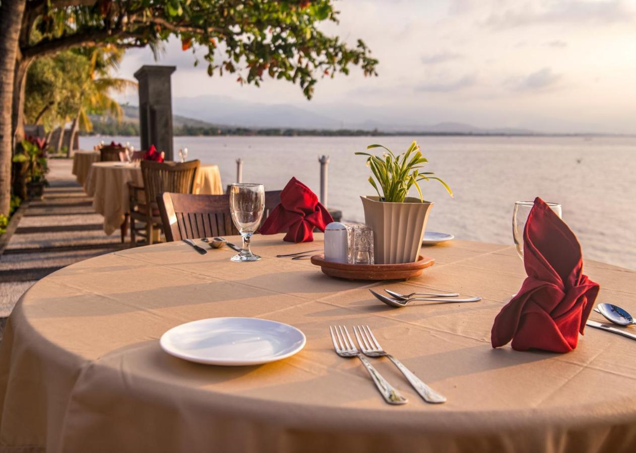 Nugraha Lovina Seaview Resort & Spa Exterior photo