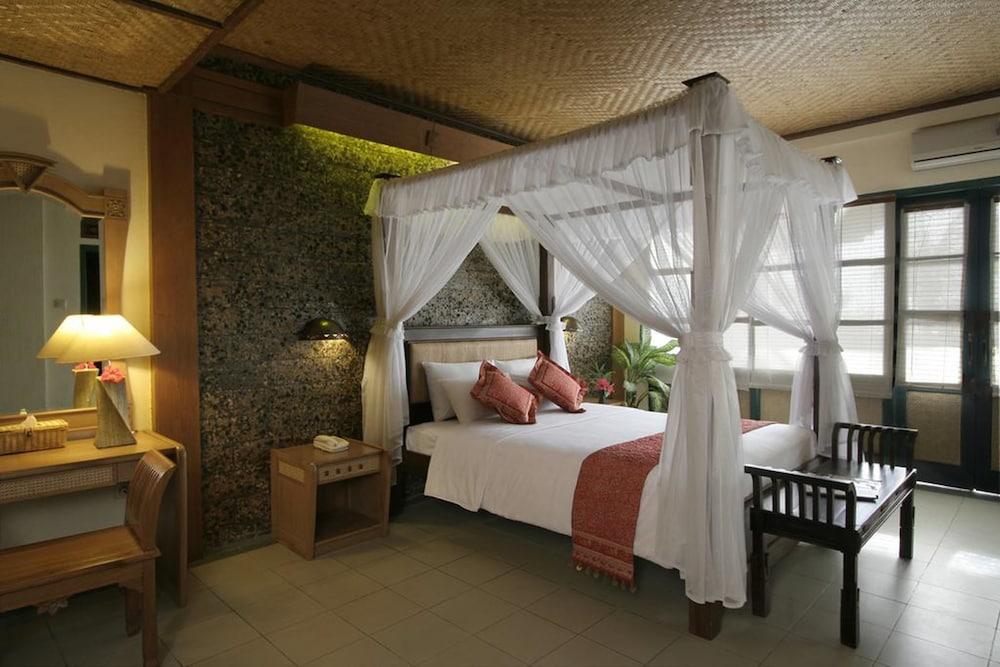 Nugraha Lovina Seaview Resort & Spa Exterior photo