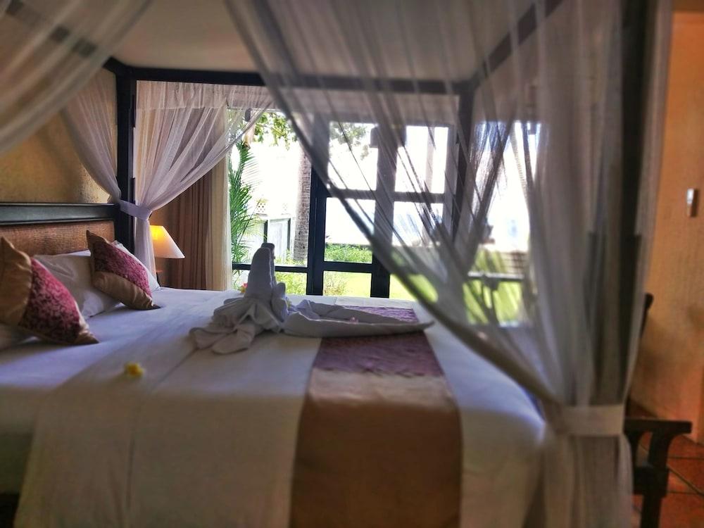 Nugraha Lovina Seaview Resort & Spa Exterior photo
