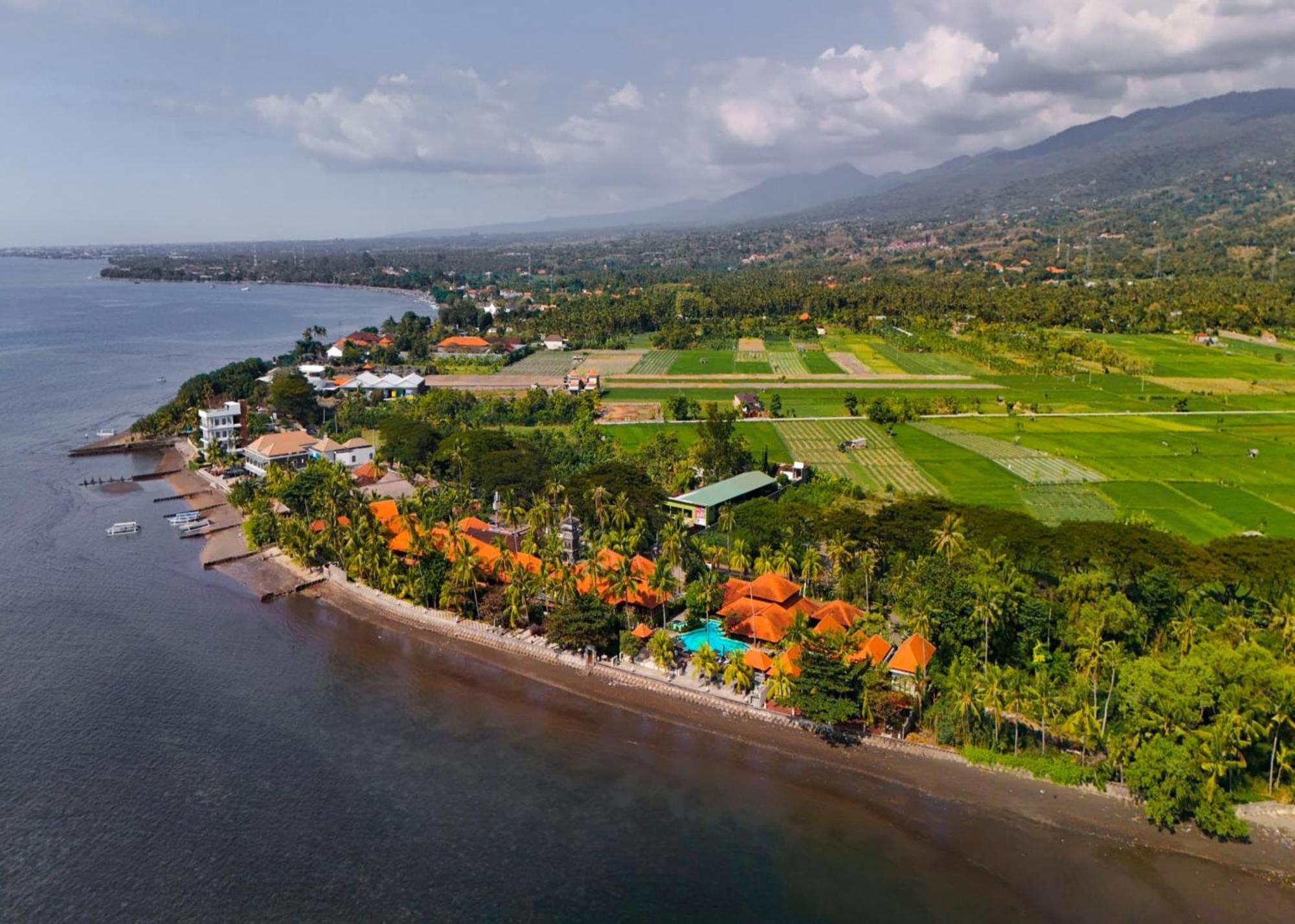 Nugraha Lovina Seaview Resort & Spa Exterior photo