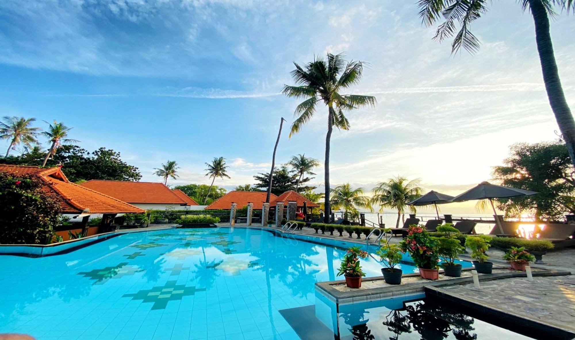 Nugraha Lovina Seaview Resort & Spa Exterior photo