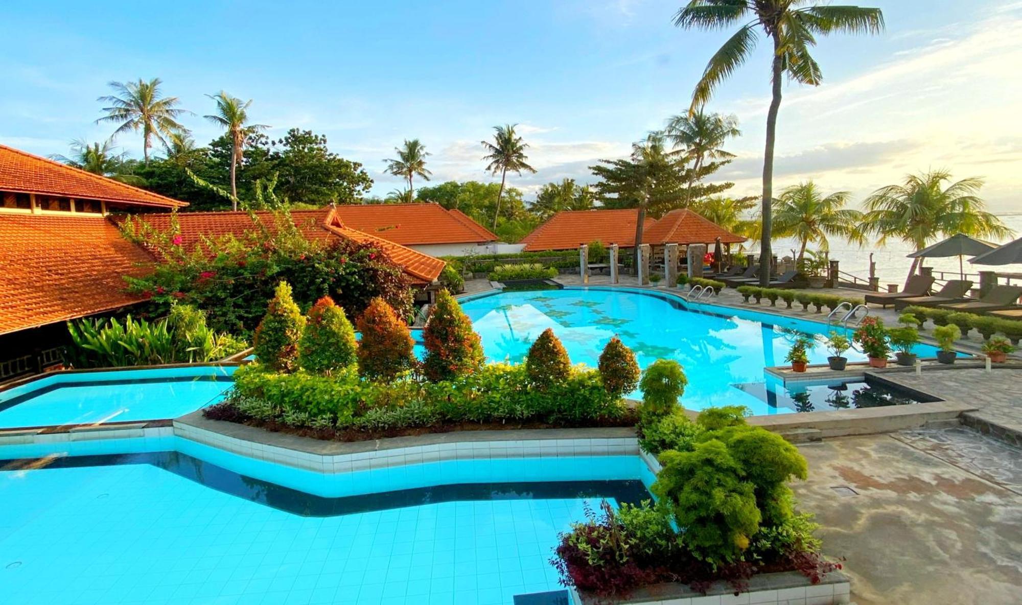Nugraha Lovina Seaview Resort & Spa Exterior photo